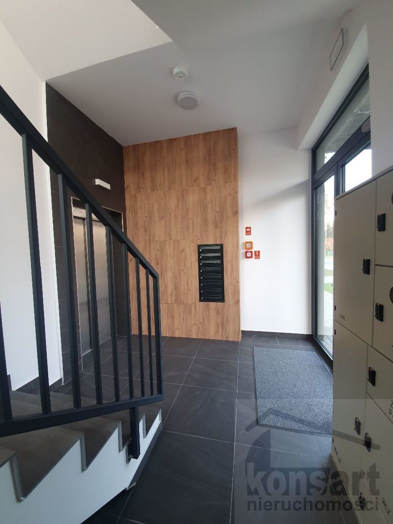Lokal biurowy w nowym budynku w Dąbiu (13)
