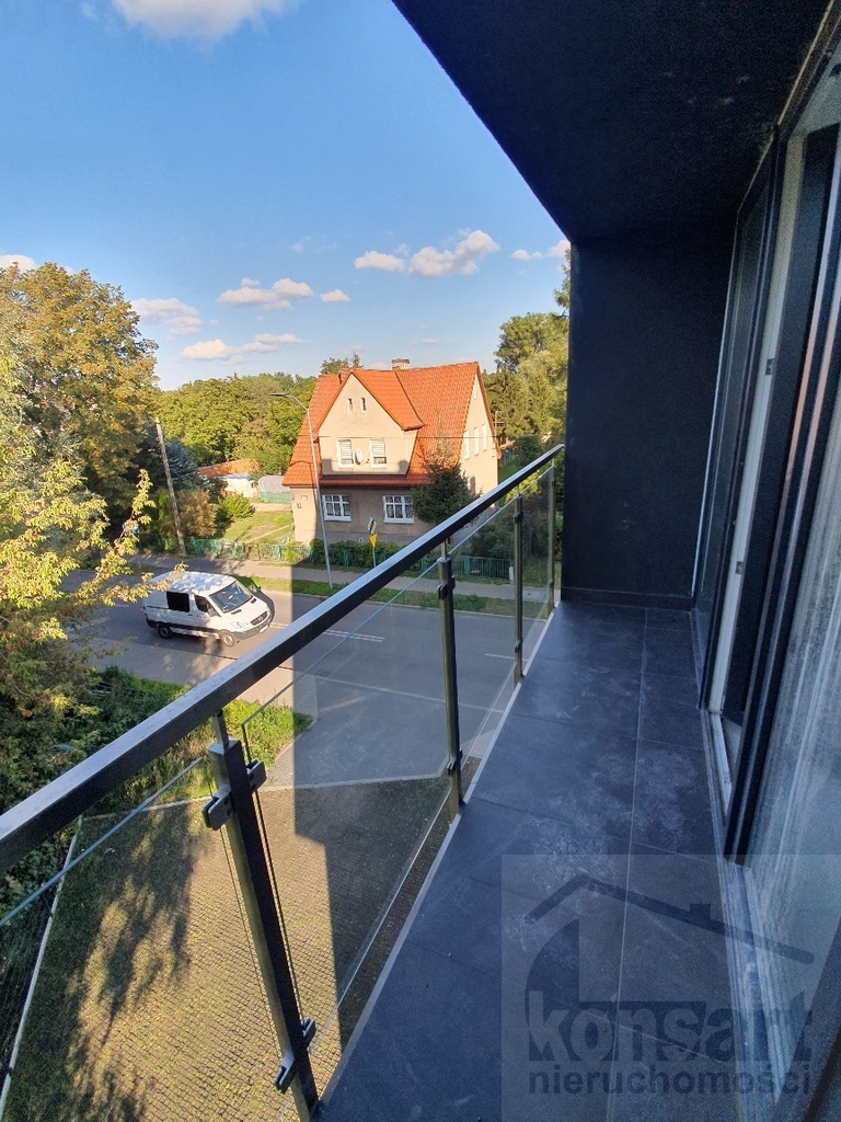 Lokal biurowy z dwoma balkonami w Dąbiu (9)