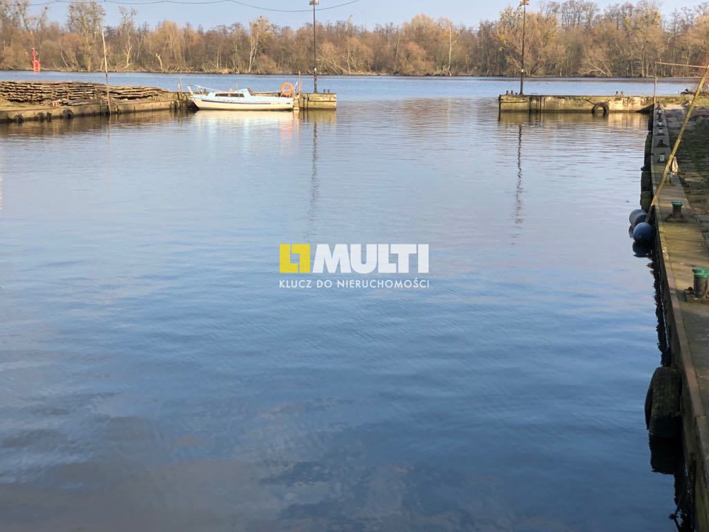 Działka nad Odrą z basenem portowym (1)