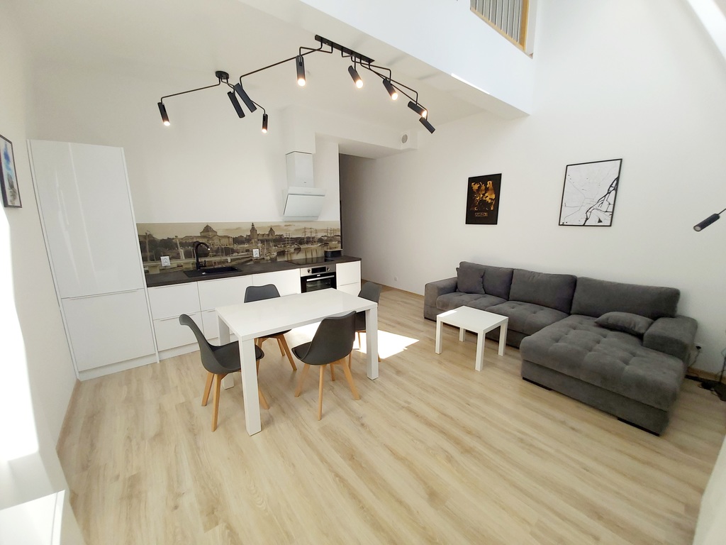 Piękny apartament II-poziomowy przy aleji Fontann (1)