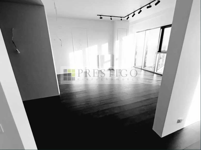 Sprzedam wykonczony apartament w Hanza Tower (1)