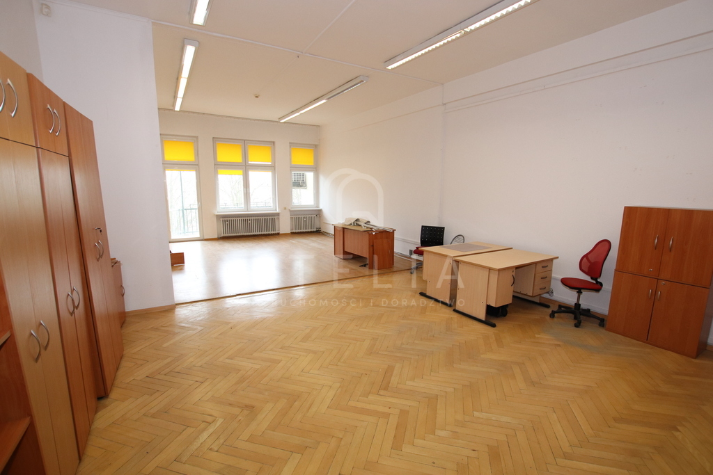 Pomieszczenie biurowe w zdbanej kamienicy-Centrum (1)