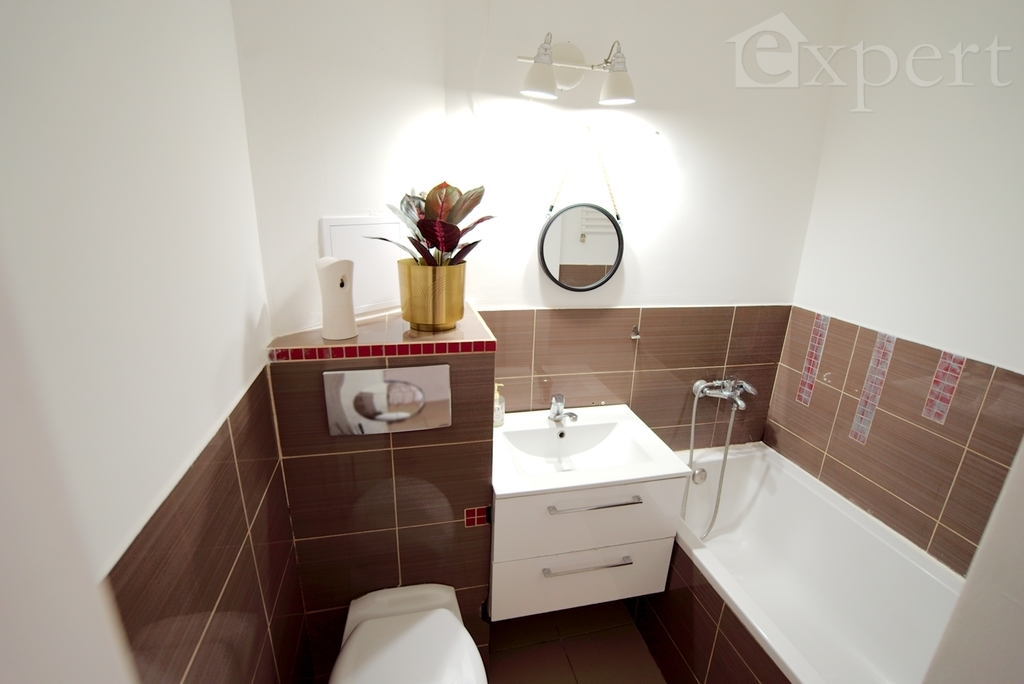 3 pokoje, w samym centrum ul. Wyszyńskiego (16)