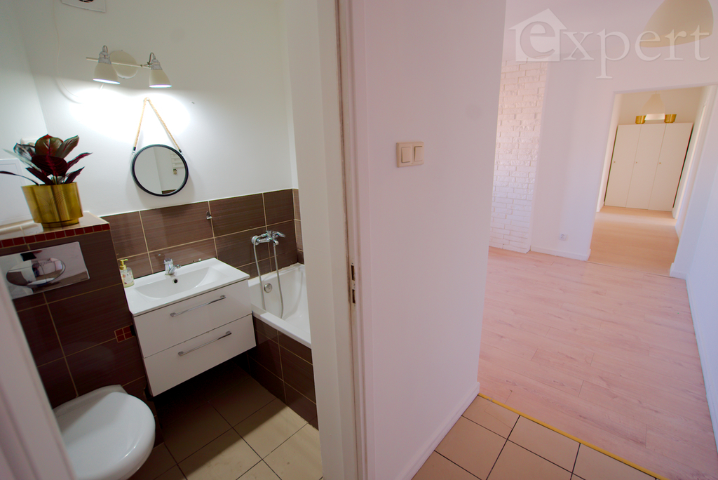 3 pokoje, w samym centrum ul. Wyszyńskiego (23)