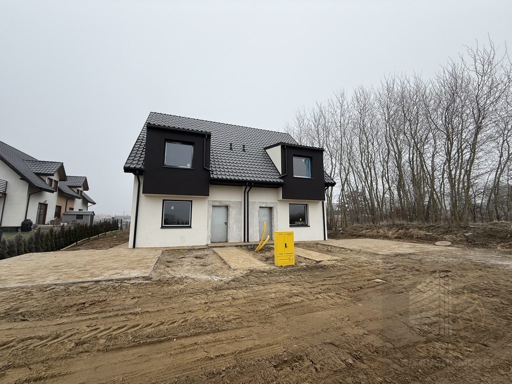 Dom w zabudowie bliźniaczej, 4 pokoje (1)