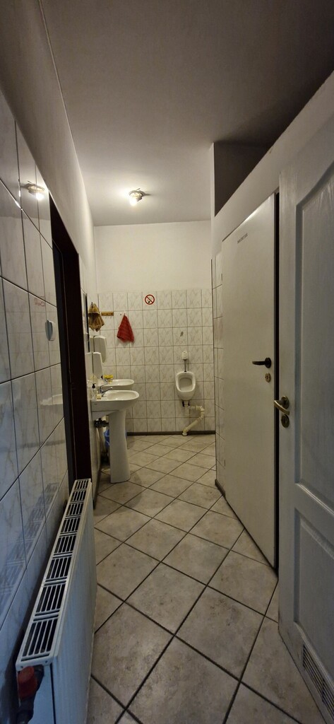 Budynek magazynowy - zaplecze biurowe, produkcja. (6)