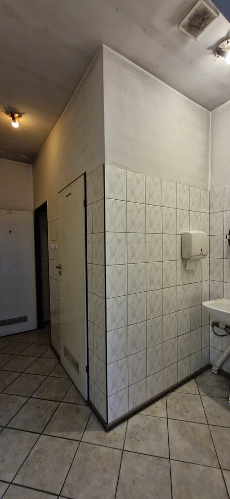 Budynek magazynowy - zaplecze biurowe, produkcja. (7)