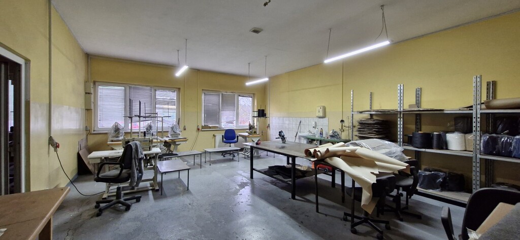 Budynek magazynowy - zaplecze biurowe, produkcja. (10)