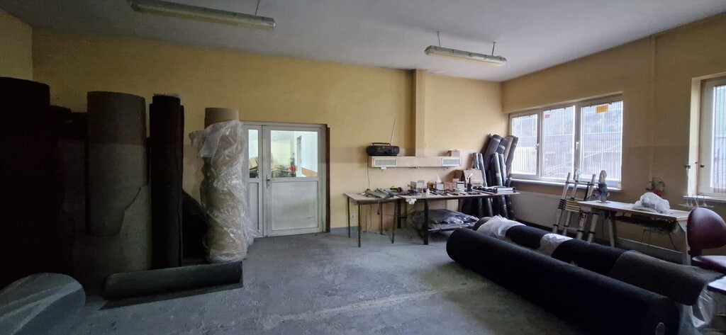 Budynek magazynowy - zaplecze biurowe, produkcja. (11)