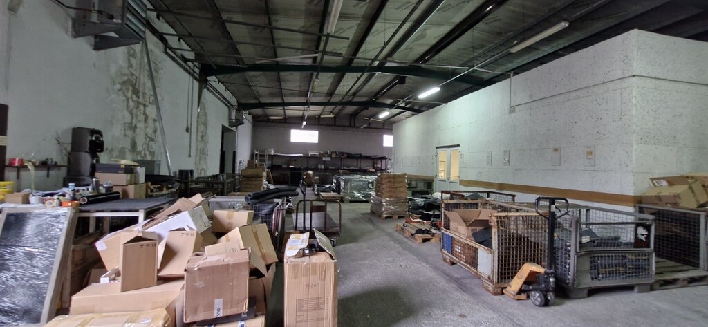 Budynek magazynowy - zaplecze biurowe, produkcja. (12)