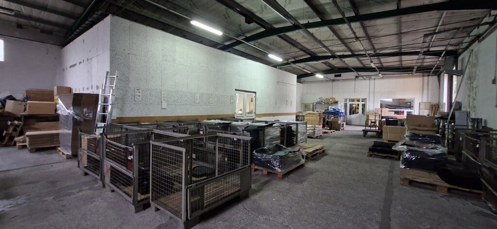 Budynek magazynowy - zaplecze biurowe, produkcja. (13)