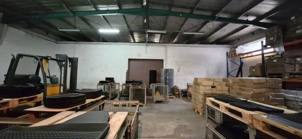 Budynek magazynowy - zaplecze biurowe, produkcja. (14)