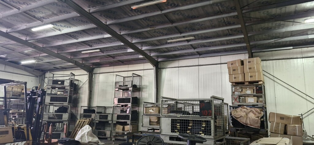 Budynek magazynowy - zaplecze biurowe, produkcja. (17)