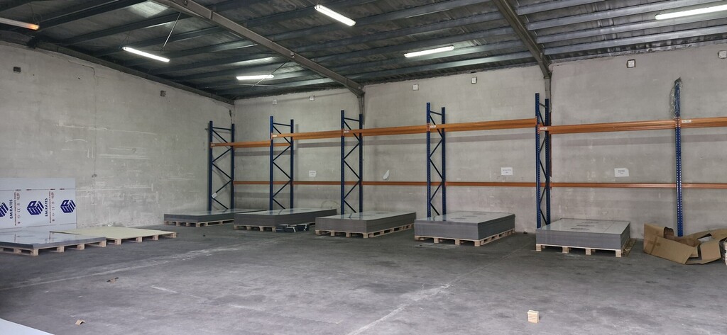 Budynek magazynowy - zaplecze biurowe, produkcja. (18)