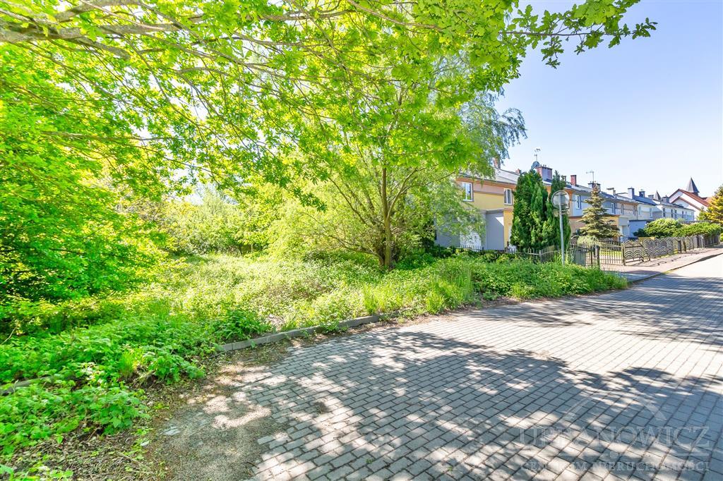 Działka przy ul. Franciszkańskiej. Wszystkie media (2)