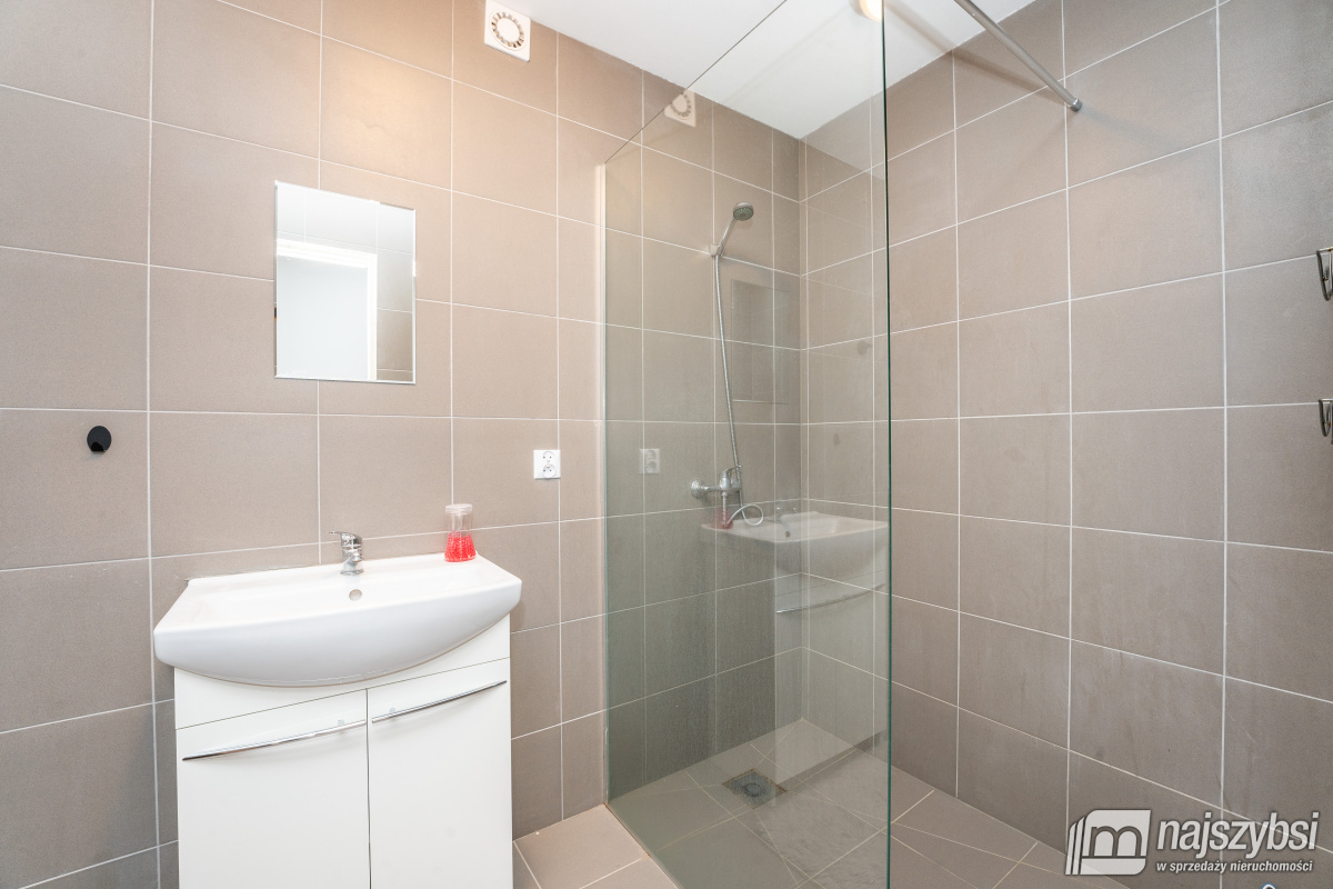 USTRONIE MORSKIE - DOCHODOWY PENSJONAT 400m OD MOR (19)