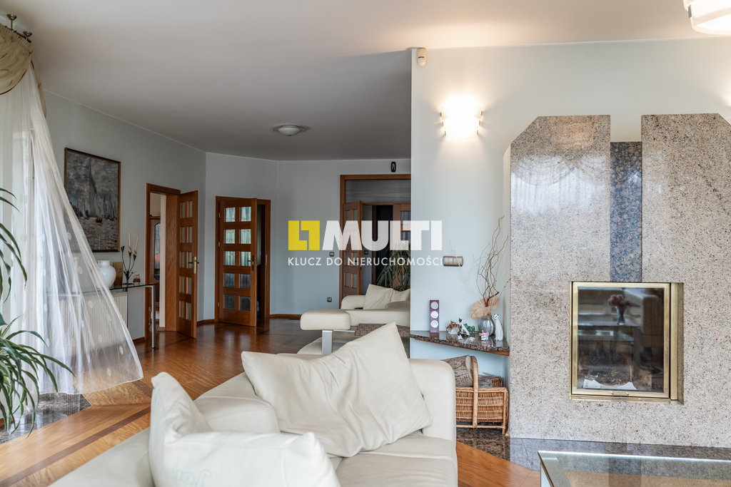 Dom wolnostojący z rozbudowanym podpiwniczeniem (5)