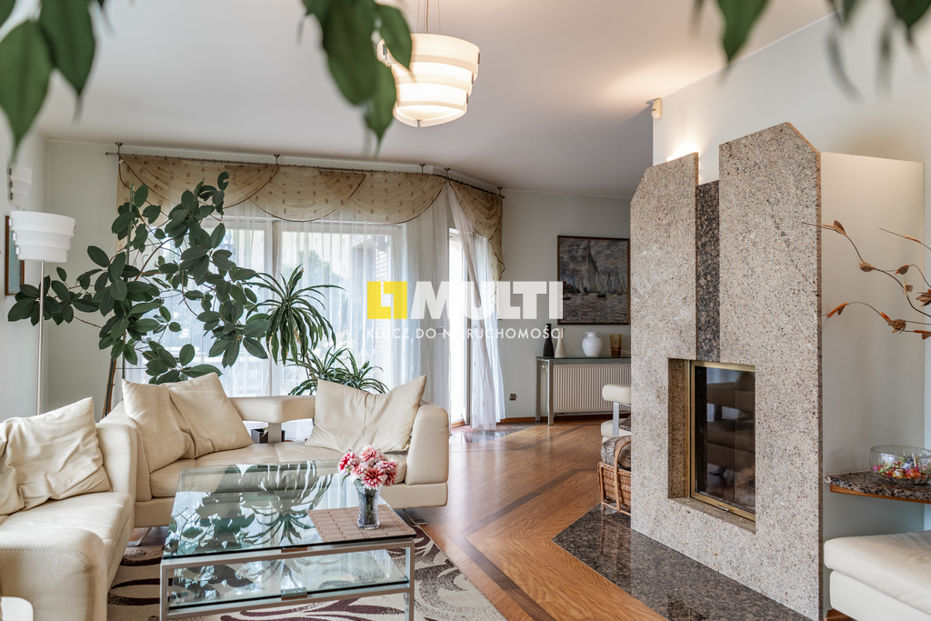 Dom wolnostojący z rozbudowanym podpiwniczeniem (6)