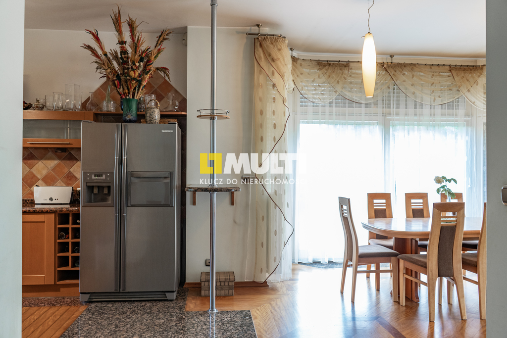 Dom wolnostojący z rozbudowanym podpiwniczeniem (7)