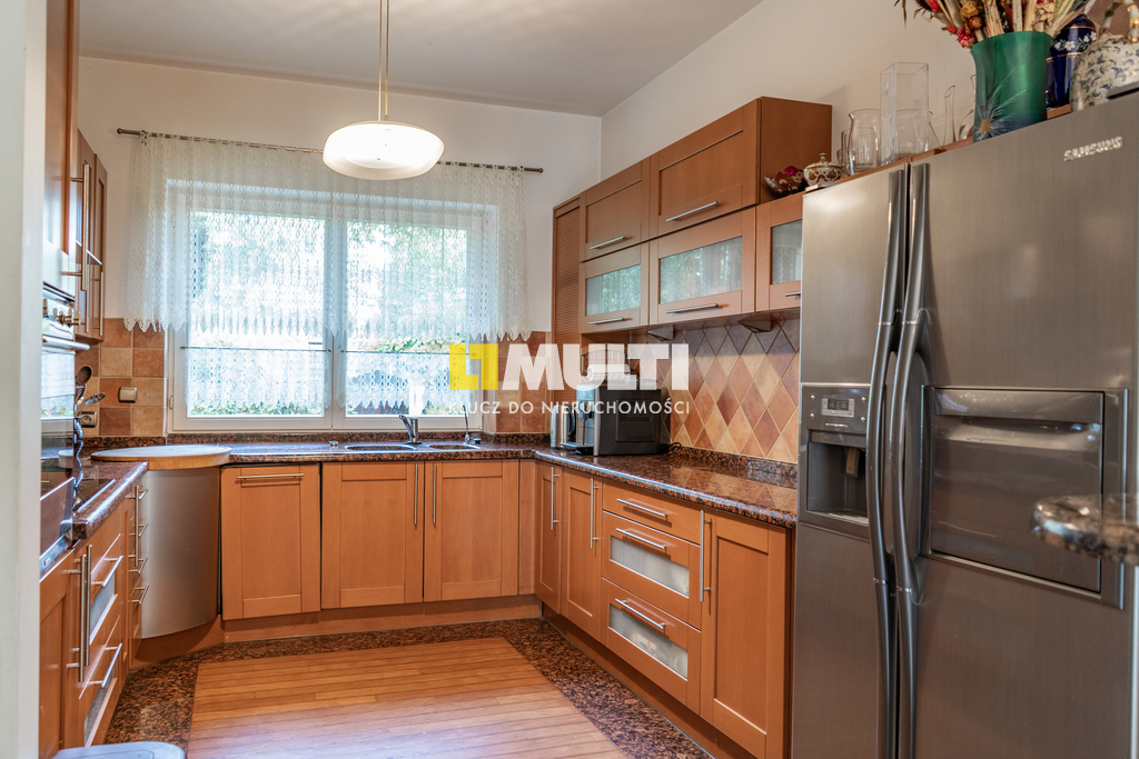 Dom wolnostojący z rozbudowanym podpiwniczeniem (8)