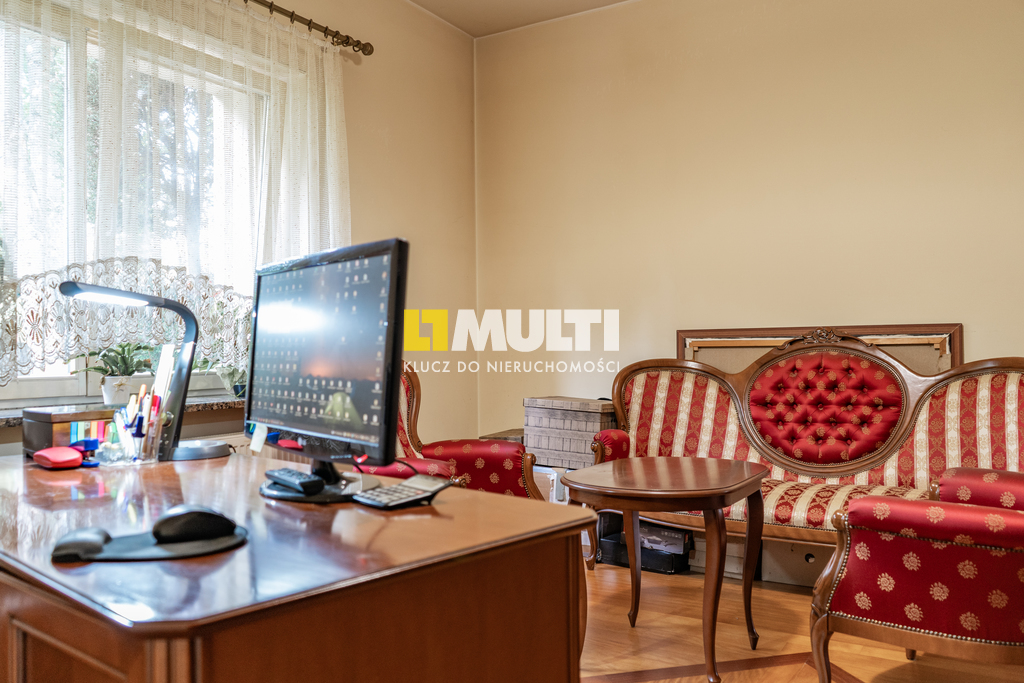 Dom wolnostojący z rozbudowanym podpiwniczeniem (10)