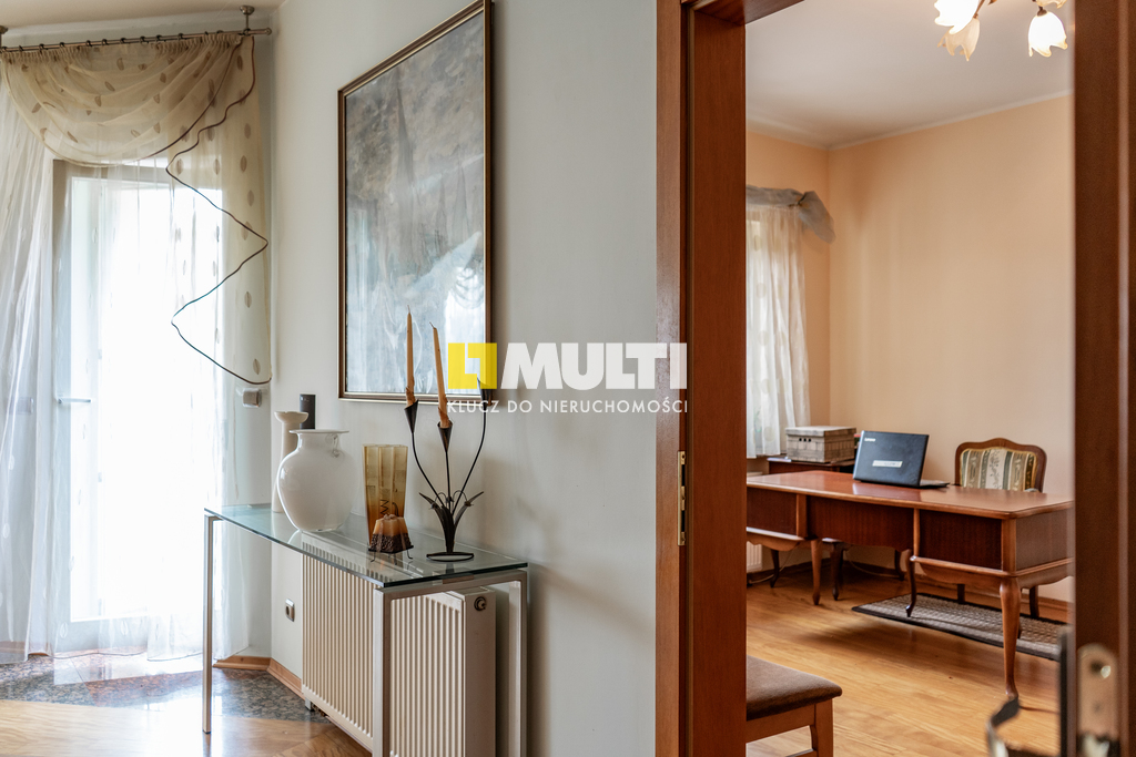 Dom wolnostojący z rozbudowanym podpiwniczeniem (11)