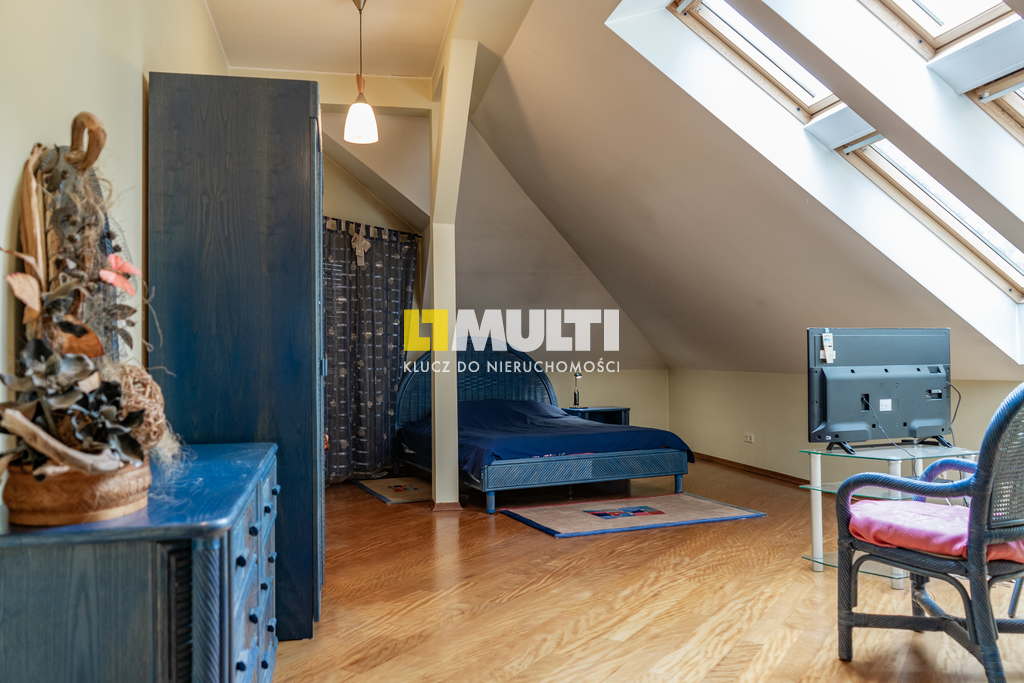 Dom wolnostojący z rozbudowanym podpiwniczeniem (14)