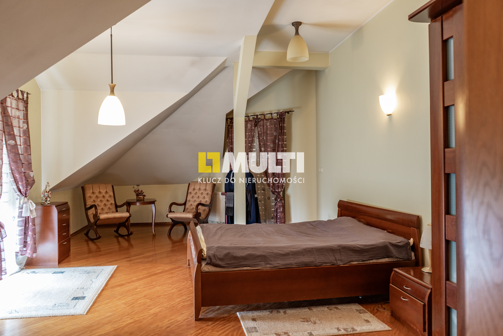 Dom wolnostojący z rozbudowanym podpiwniczeniem (15)