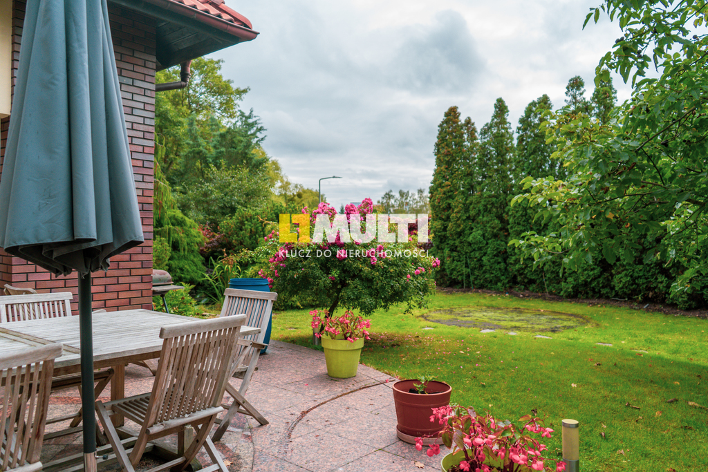 Dom wolnostojący z rozbudowanym podpiwniczeniem (20)