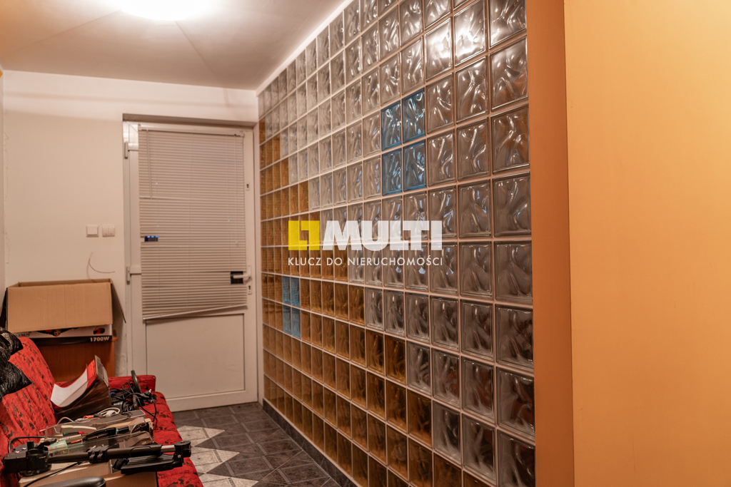 Dom wolnostojący z rozbudowanym podpiwniczeniem (26)