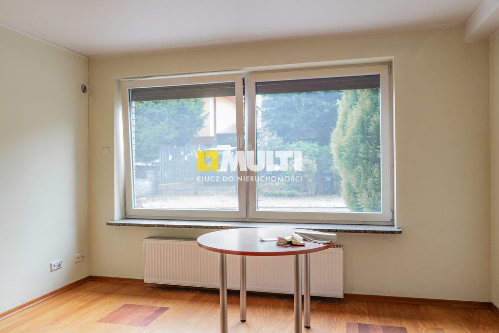 Dom wolnostojący z rozbudowanym podpiwniczeniem (27)