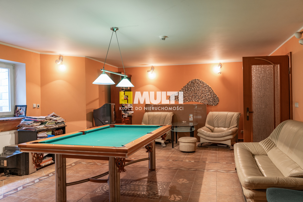 Dom wolnostojący z rozbudowanym podpiwniczeniem (29)