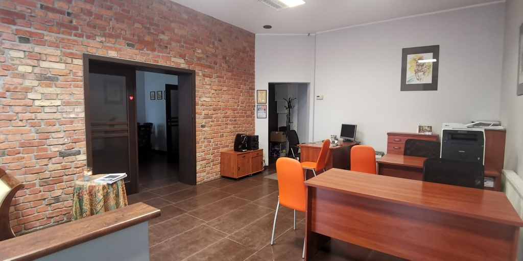 Lokal z wejściem z ulicy i witryną, centrum. (6)