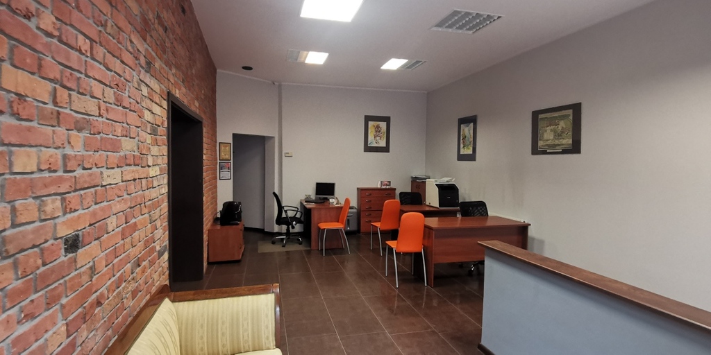 Lokal z wejściem z ulicy i witryną, centrum. (4)