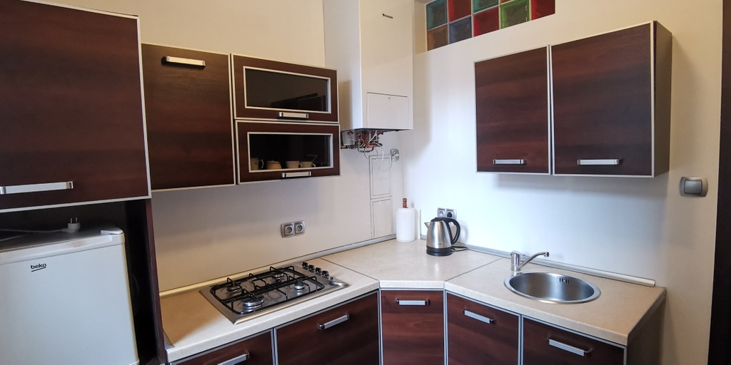 Lokal z wejściem z ulicy i witryną, centrum. (11)