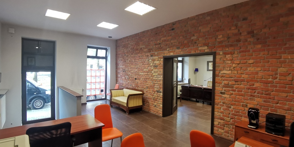 Lokal z wejściem z ulicy i witryną, centrum. (1)