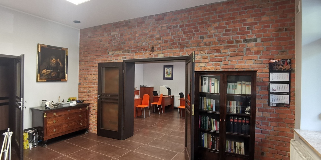 Lokal z wejściem z ulicy i witryną, centrum. (7)