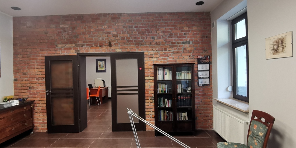 Lokal z wejściem z ulicy i witryną, centrum. (8)