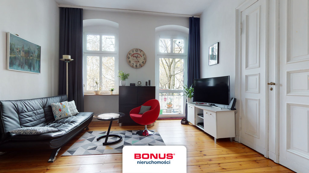 Trzy pokoje na pierwszym piętrze w centrum miasta (2)