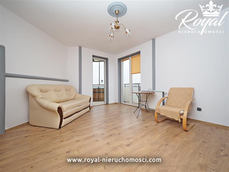 Duża kawalerka z komórką i m.postojowym ! (4)