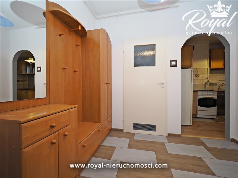 Duża kawalerka z komórką i m.postojowym ! (8)