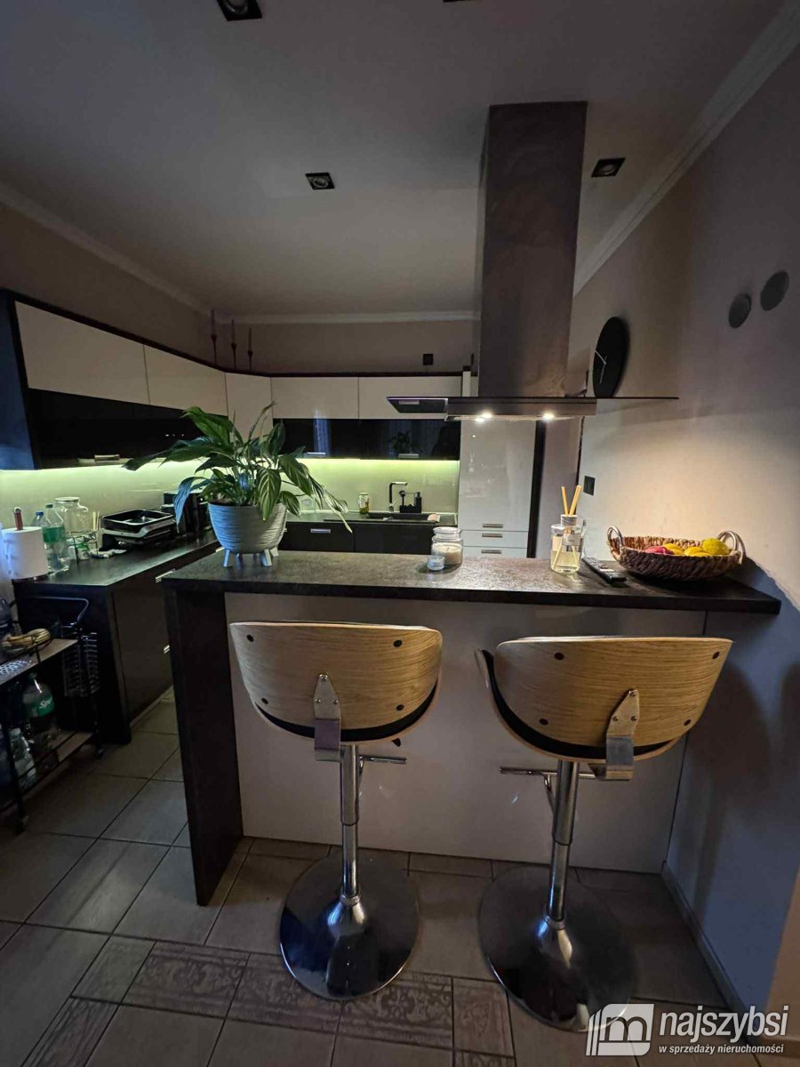 KOŁOBRZEG - PRZESTRONNY I STYLOWY DOM Z PIEKNĄ DZI (1)