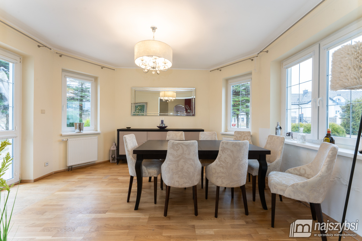 KOŁOBRZEG - PRZESTRONNY I STYLOWY DOM Z PIEKNĄ DZI (12)