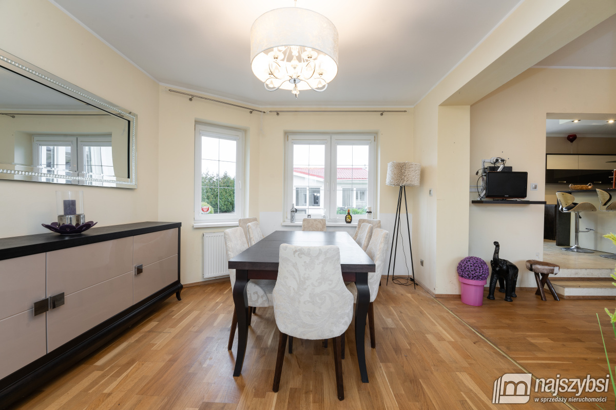 KOŁOBRZEG - PRZESTRONNY I STYLOWY DOM Z PIEKNĄ DZI (13)