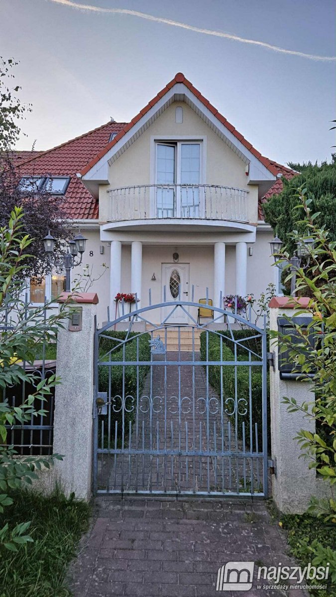 KOŁOBRZEG - PRZESTRONNY I STYLOWY DOM Z PIEKNĄ DZI (2)