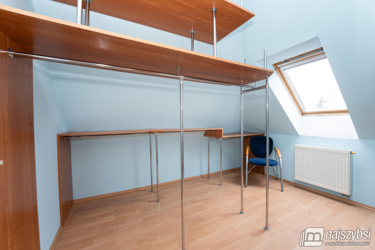 KOŁOBRZEG - PRZESTRONNY I STYLOWY DOM Z PIEKNĄ DZI (25)