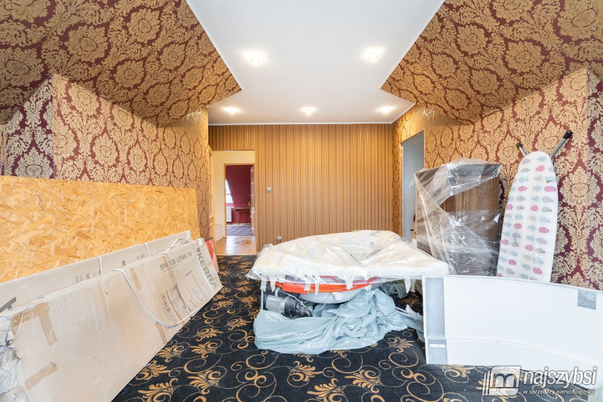 KOŁOBRZEG - PRZESTRONNY I STYLOWY DOM Z PIEKNĄ DZI (28)