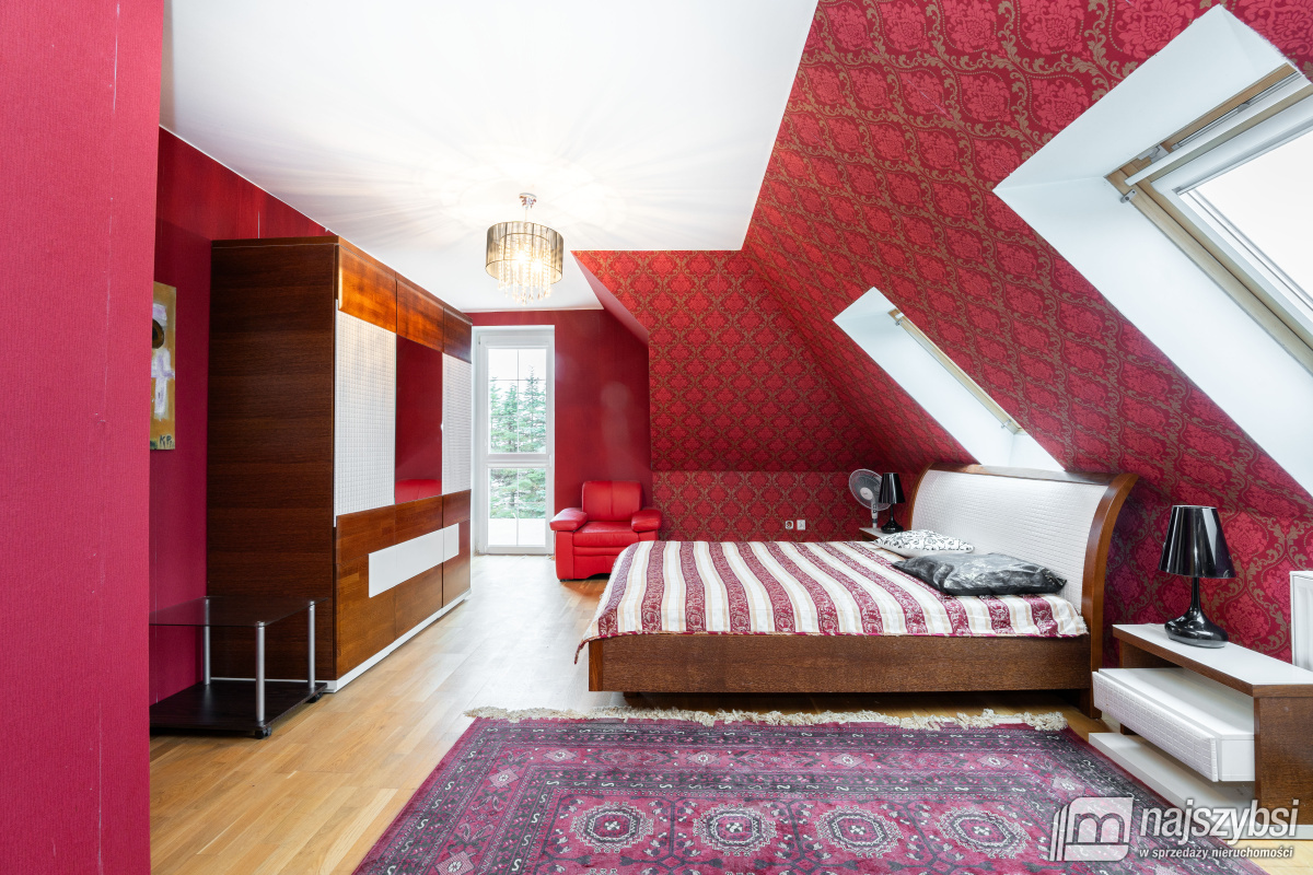 KOŁOBRZEG - PRZESTRONNY I STYLOWY DOM Z PIEKNĄ DZI (31)