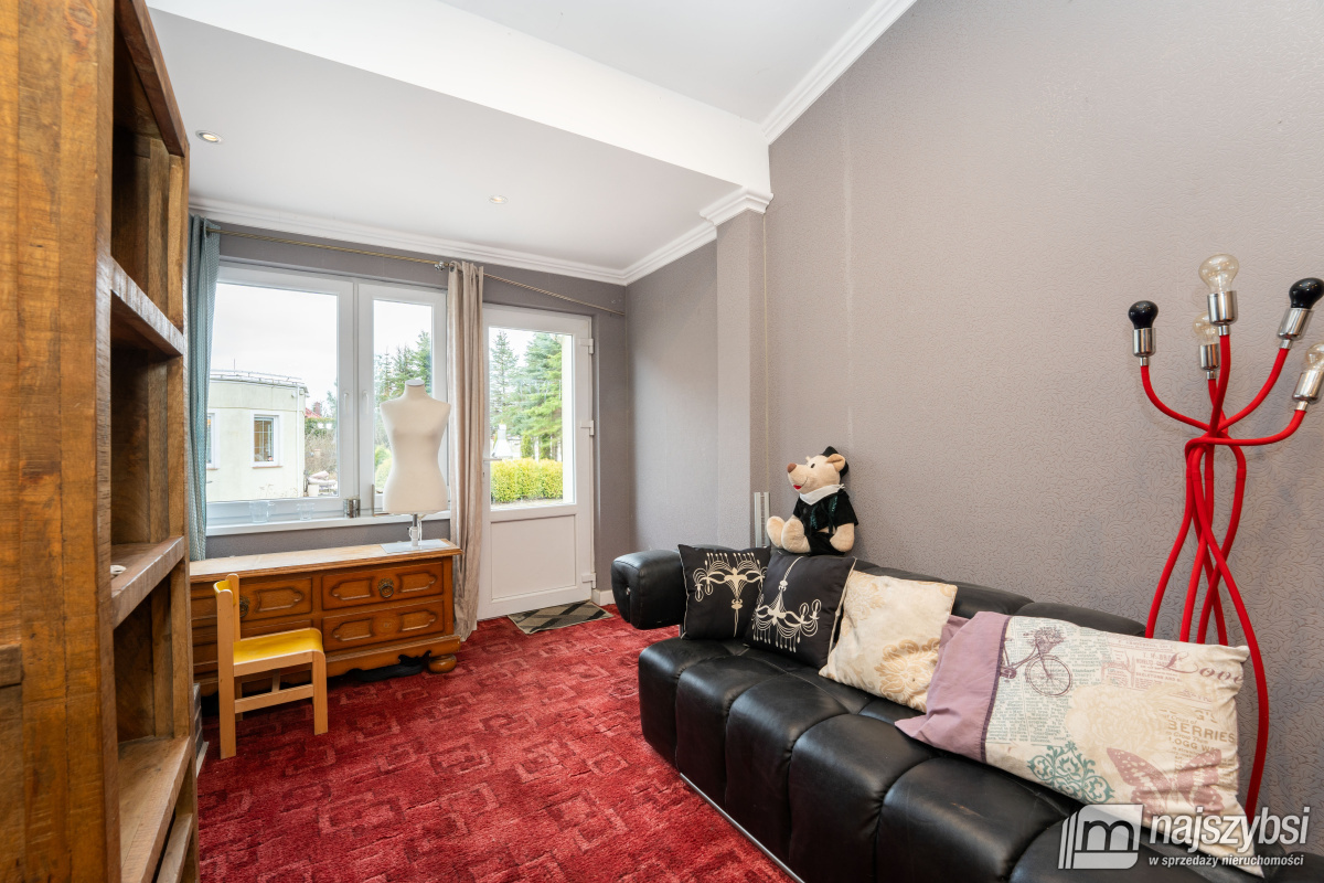 KOŁOBRZEG - PRZESTRONNY I STYLOWY DOM Z PIEKNĄ DZI (38)