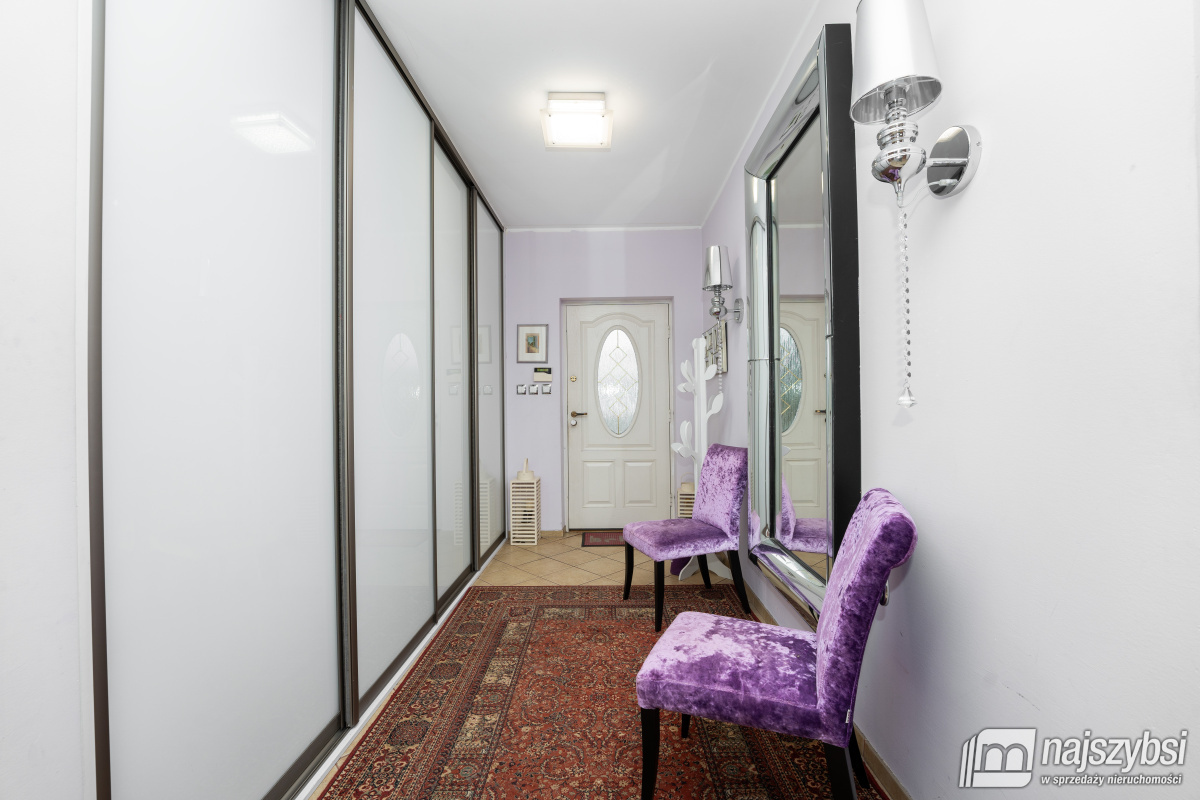 KOŁOBRZEG - PRZESTRONNY I STYLOWY DOM Z PIEKNĄ DZI (6)